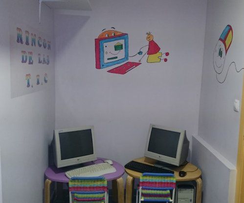 EDUCA, piensa continuamente en el futuro de los peques, y dados los tiempos en los que vivimos y que esta va a ser una asignatura que tendrán en el colegio hemos creado un rincón destinado a la informantica y nuevas tecnologías (T