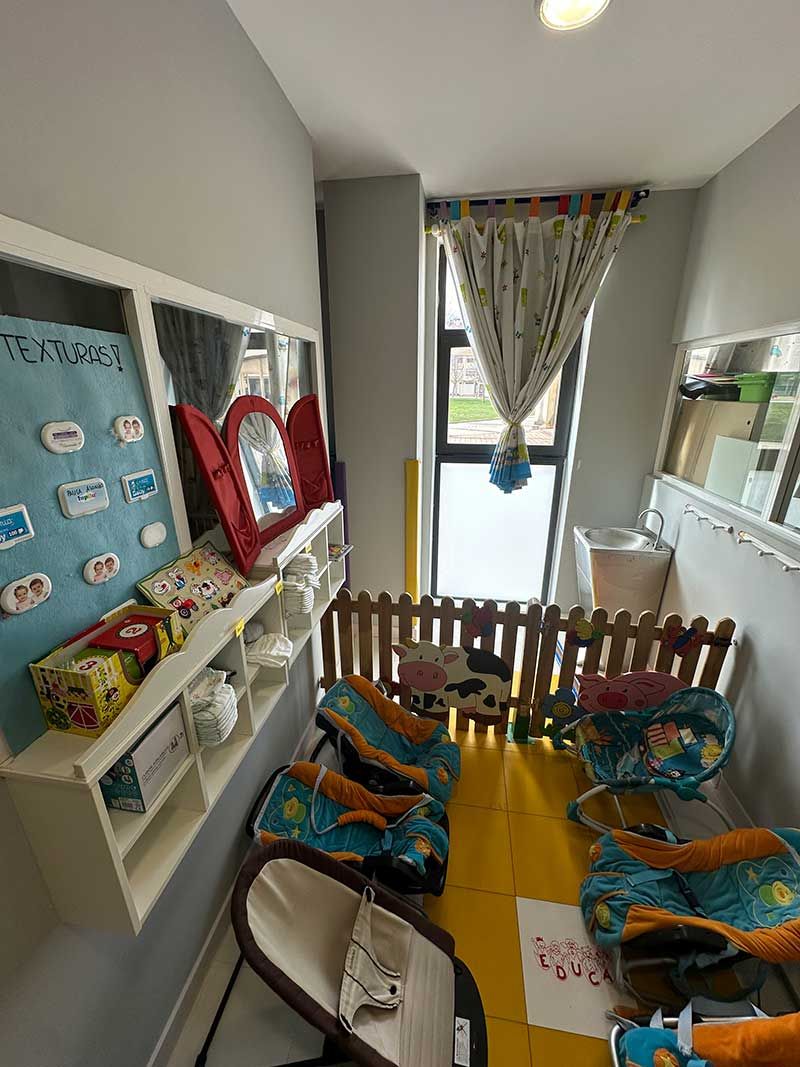 Zona de siesta infantil con moisés